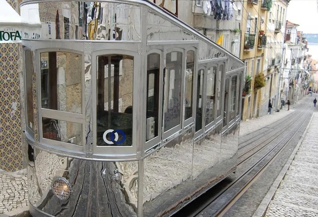 Central Terrace Apartment At Typical Bica And Chiado-1