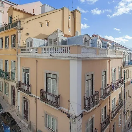 Central Terrace Apartment At Typical Bica And Chiado-2